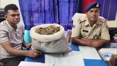 धनरुआ: नशीले पदार्थों के खिलाफ कार्यवाही में बड़ी सफलता: धनरूआ पुलिस ने 5.1 किग्रा गांजा बरामद, आरोपी फरार