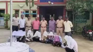 बिलोली: हुनगुंदा येथील जुगार अड्ड्यावर धाड मारून 12 आरोपीवर कारवाई करून 57 हजारांचा मुद्देमाल कुंडलवाडी पोलिसांनी केले जप्त