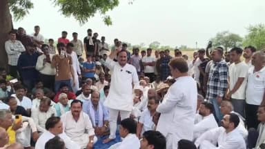 अंबाह: "नवनीत सिंह तोमर की गिरफ्तारी से भड़का जोहा, सड़क की मांग पर गांव बना आंदोलन का मैदान; कांग्रेस ने दिया खुला समर्थन"