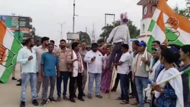 सुकमा: सुकमा में कांग्रेस का केंद्र-राज्य सरकार के खिलाफ पुतला दहन और जोरदार प्रदर्शन