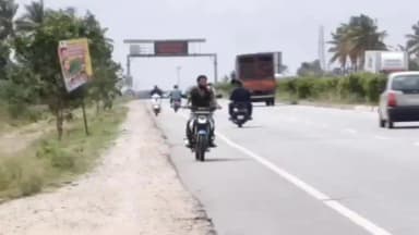 ದೇವನಹಳ್ಳಿ: ದೇವನಹಳ್ಳಿಯ ರಾಷ್ಟ್ರೀಯ ಹೆದ್ದಾರಿಯಲ್ಲಿ ಅಂಡರ್ ಪಾಸ್ ಇಲ್ಲದೇ ಶಾಲಾ-ಕಾಲೇಜು ವಿದ್ಯಾರ್ಥಿಗಳ, ಸ್ಥಳೀಯ ಬೈಕ್ ಸವಾರರ ಪರದಾಟ