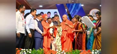 ಬೆಂಗಳೂರು ಉತ್ತರ: ನಗರದ ಅರಮನೆ ಮೈದಾನದಲ್ಲಿ ನಮ್ಮಭಿಮಾನದ ಅಭಿನಂದನಾ ಸಮಾರಂಭದಲ್ಲಿ ಸಿಎಂ ಡಿ ಕೆ ಶಿವಕುಮಾರ್ ಭಾಗಿ