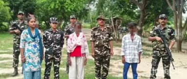 हरलाखी: पिपरौन एसएसबी कैम्प के जवानों ने नेपाल से शादी का झांसा देकर भगाई जा रही एक नेपाली बालिका को युवक के साथ पकड़ा।