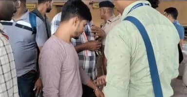 കോട്ടയം: 65 കിലോ കഞ്ചാവുമായി 3 പേർ കോട്ടയം റെയിൽവേ സ്റ്റേഷനിൽ അറസ്റ്റിൽ