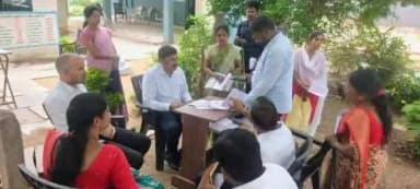ఖానాపూర్: ఖానాపూర్ పట్టణంలో జరుగుతున్న ఎస్ఐఆర్ ప్రక్రియను పరిశీలించిన జిల్లా స్థానిక సంస్థల అదనపు కలెక్టర్ బి. వెంకటేశ్వర్లు