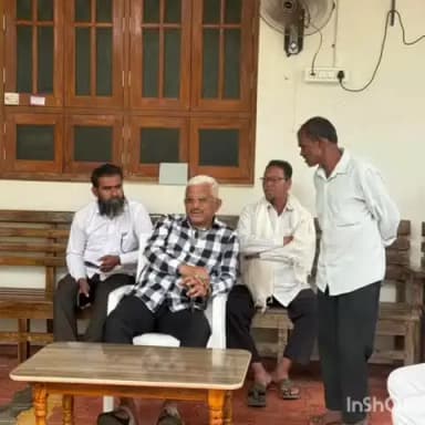 ಶಿಗ್ಗಾಂವ: ಹುಲಗೂರು ಗ್ರಾಮದಲ್ಲಿ ವಿದ್ಯುತ್ ಸಮಸ್ಯೆಗಳ ಕುರಿತು ಸಮಸ್ಯೆ ಆಲಿಸಿದ ಹೆಸ್ಕಾಂ ನಿಗಮದ ಅಧ್ಯಕ್ಷ