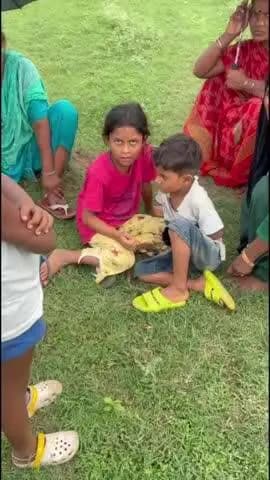 मोहम्मदगंज: मोहम्मदगंज में चार फीट ऊंचाई पर लटक रही 11 हजार वोल्ट की हाईटेंशन लाइन, ग्रामीणों की जान जोखिम में दो-तीन महीने से बनी ह