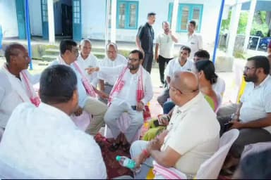 বঙাইগাঁও ভাগ: অভয়াপুৰীত ৰাইজৰ সৈতে মত বিনিময় কৰে বিধায়ক ভূপেন ৰায়ে