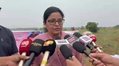 ରାଉରକେଲା ମ୍ୟୁନିସିପାଲଟି: ଗମ୍ଭାରୀଡିହି ଠାରେ ଆସ୍ଥା ବସ୍ତିଆ ଫାଉଣ୍ଡେସନ ପକ୍ଷରୁ ବୃକ୍ଷ ରୋପଣ କାର୍ଯ୍ୟକ୍ରମରେ ଫାଉଣ୍ଡେସନ ପ୍ରତିଷ୍ଠାତା ଓ ଅନ୍ୟ ମାନଙ୍କ ପ୍ରତିକ୍ରିୟା