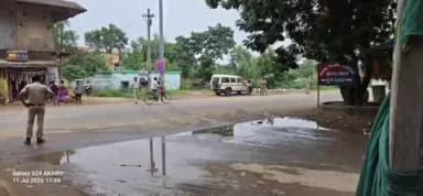 ରାଉରକେଲା ମ୍ୟୁନିସିପାଲଟି: ସଦର ଥାନା ଛକ ଠାରେ ସଦର ଥାନା ପୋଲିସ ପକ୍ଷରୁ ହେଲମେଟ ଚେକିଂ ଚାଲିଥିବା ସୂଚନା