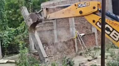 रसूलाबाद: संजय नगर में सरकारी भूमि पर चला बुलडोजर, ग्राम सभा की भूमि से हटाया गया अवैध कब्जा