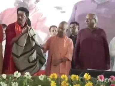 गोरखपुर: CM योगी ने कहा- सपा का इतिहास रामभक्तों के खून से सना है, भाजपा का विकास सपा-कांग्रेस पचा नहीं पा रहीं हैं