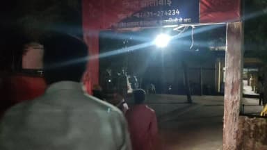 मनोहरथाना: बुधवाड़ा में मंदिर की सीढ़ियों को तोड़ने पर ग्रामीण थाने में पहुंचे, समझाइश के बाद मामला हुआ शांत