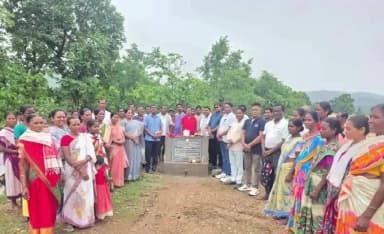 पाकरटांड: काड़ामुखा क्रुसटोंगरी में जिला परिषद मद से बनने वाले थे बोरिंग शौचालय का विधायक ने किया शिलान्यास