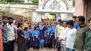 गोविंदपुर: पीएम श्री विद्यालय में संविलयन के फैसले के खिलाफ छात्राओं का गुस्सा फूटा, बीआरसी तक मार्च कर किया जोरदार प्रदर्शन