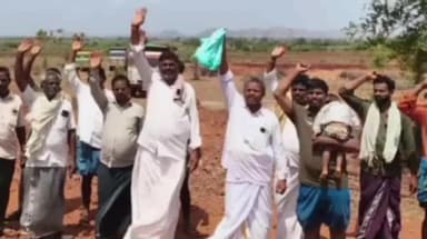 ಸಿರಗುಪ್ಪ: ಹಾಗಲೂರು ಗ್ರಾಮದ ಬಳಿ ಅಕ್ರಮ ಗ್ರಾವೆಲ್ ಸಾಗಾಣೆಕೆಗೆ ಅಕ್ರಮ ದಾರಿ ಮಾಡಿಕೊಂಡಿದ್ದಾರೆ ಎಂದು;ರೈತರಿಂದ ಪ್ರತಿಭಟನೆ