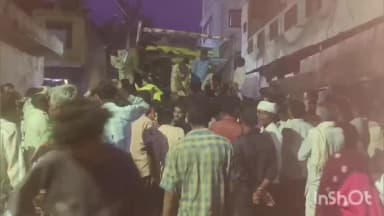 कुशलगढ़: कुशलगढ़ में यूरिया के लिए मची होड़, 700 बैग और हजारों किसान, ट्रक सड़क पर ही खाली होने लगा