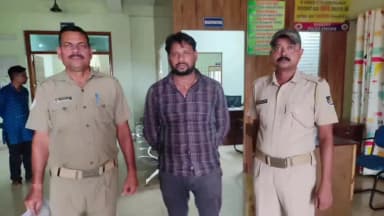 ଦେବଗଡ: ଅଦାଲତରୁ ମାମଲା ପ୍ରତ୍ୟାହାର ପରେ ପ୍ରତାରଣା ଅଭିଯୋଗରେ ଫେରାର ଥିବା ଯୁବକଙ୍କୁ ଗିରଫ କରି କୋର୍ଟଚାଲାଣ କଲା ପୋଲିସ