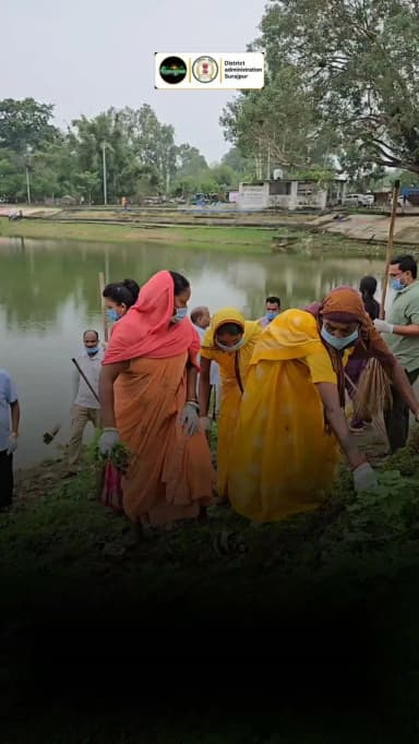 "स्वच्छ सूरजपुर, सुंदर सूरजपुर"
जनभागीदारी से ही बनेगा स्वच्छ, स्वस्थ और हराभरा सूरजपुर। 🌿
बड़कापारा छठ तालाब परिसर में कलेक्टर श्रीमती रेना जमील के नेतृत्व में जिला स्तरीय श्रमदान एवं पौधारोपण के माध्यम से स्वच्छता का संदेश दिया गया। आइए, हम भी स्वच्छता को अपनी आदत बनाएं। 🤝♻️
#SwachhSurajpur #SundarSurajpur #JanBhagidari #Shramdaan #SwachhBharat CleanIndia Plantation Surajpur
@chhattisgarhcmo @dpr.chhattisgarh @rena_jamil_ias