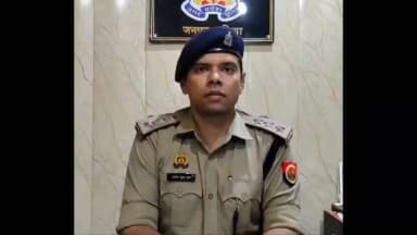#Ps_रेवती कामजी गौड़ की मृत्यु के संबंध में अवगत कराना है कि मृतक का पोस्टमार्टम BHU बनारस में कराया गया है। मृतक के शव को #बलिया बार्डर से पुलिस की सुरक्षा में मृतक के घर तक सकुशल पहुंचाया गया है। प्राप्त तहरीर के आधार पर अभियोग पंजीकृत कर अग्रिम कार्यवाही के सम्बन्ध में बाइट👇 https://t.co/DVH8Yg2gJF