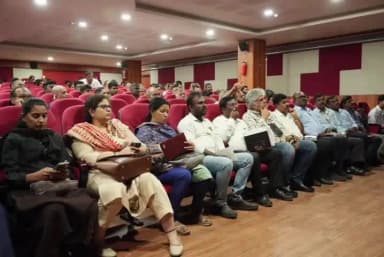 ಬೆಂಗಳೂರು ಪೂರ್ವ: ಬೆಂಗಳೂರು ಪೂರ್ವದಲ್ಲಿ ಬೃಹತ್ ತ್ಯಾಜ್ಯ ಉತ್ಪಾದಕರು, ಘನತ್ಯಾಜ್ಯ ನಿರ್ವಹಣೆ ವಿಭಾಗದ ಎಜಿಎಂಗಳು ಹಾಗೂ ಮಾರ್ಷಲ್ಗಳೊಂದಿಗೆ ಆಯುಕ್ತರ ಸಭೆ