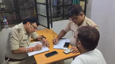 समस्तीपुर: कर्पूरीग्राम शंभूपट्टी गांव में कार की ठोकर से जख्मी पिता की अस्पताल पहुंचने में क्रम में हुई मौ"त पुत्र घायल