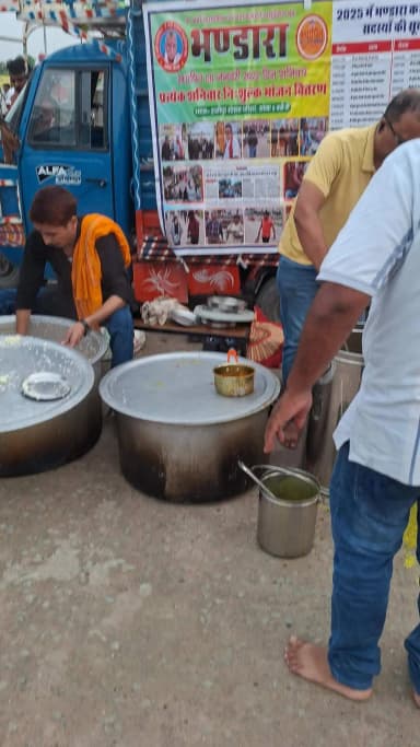 भण्डारा प्रत्येक शनिवार हाजीपुर स्टेशन परिसर संध्या 5:00 बजे से स्थापित 8 जनवरी 2022 कोरोना काल से