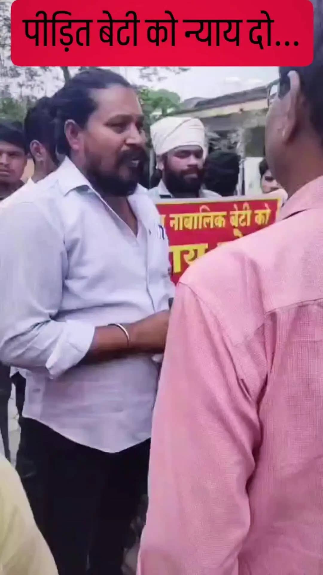 नाबालिक गरीब बेटी को न्याय दो इलाज दो...
बलात्कारी को फासी दो..#betul #multai #mp #jdm #viralvídeo