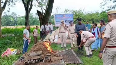 উত্তৰ লক্ষীমপুৰ: লখিমপুৰত ১৫১.৫ গ্ৰাম হেৰ’ইন আৰু ১৯৫৫.০৮ কিলোগ্ৰাম গাঞ্জা (Cannabis) জ্বলাই ভষ্মীভূত কৰে জিলা প্ৰশাসনে