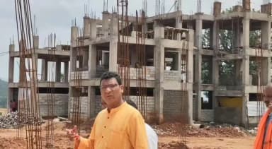 ରାୟଗଡା: କଲ୍ୟାଣସିଂପୁର ରେ ନିର୍ମାଣଧୀନ ଏକଲବ୍ୟ ମଡେଲ ରେସିଡେନ୍ସିଆଲ ସ୍କୁଲ ପରିଦର୍ଶନ କଲେ ବରିଷ୍ଠ ବିଜେପି ନେତା କାଳିରାମ ମାଝୀ