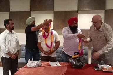 ਸ੍ਰੀ ਮੁਕਤਸਰ ਸਾਹਿਬ: ਪੰਜਾਬ ਐਂਡ ਚੰਡੀਗੜ੍ਹ ਜਰਨਲਿਸਟ ਯੂਨੀਅਨ ਦੀ ਅਹਿਮ ਮੀਟਿੰਗ ਵਿੱਚ ਮੁਕਤਸਰ ਜ਼ਿਲ੍ਹਾ ਇਕਾਈ ਦਾ ਹੋਇਆ ਸਰਵਸੰਮਤੀ ਨਾਲ ਗਠਨ, ਪਵਨ ਤਨੇਜਾ ਬਣੇ ਪ੍ਰਧਾਨ