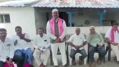 పాలకుర్తి: కొడకండ్ల మండలంలో BRS ఆధ్వర్యంలో ప్రత్యేక ఓటర్ సవరణపై అవగాహన సమావేశం పాల్గొన్న BRSరాష్ట్ర నాయకులు అభిమాన్ గాంధీ నాయక్