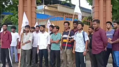 কোচবিহার ১: কোচবিহার পুলিশ সুপার দপ্তরের সামনে বিক্ষোভ প্রদর্শন করে ডেপুটেশন দিল এস এফ আই