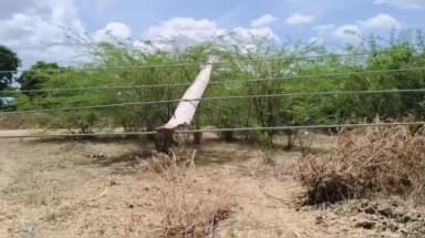 திருவாடனை: பாரதி நகர் பகுதியில் தாழ்வாக செல்லும் மின் கம்பிகளால் பொதுமக்கள் அச்சம்