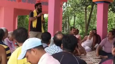 बहादुरपुर: बहादुरपुर प्रखंड के डरहार गांव में बीते दिनों डकैती को लेकर ग्रामीणों ने की बैठक बहादुरपुर थाना को घेरने का लिया निर्णय