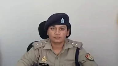 दि0 12.07.26 की देर रात्रि थाना कासगंज अन्तर्गत 01 महिला की अप्राकृतिक कारणों से मृत्यु होने की सूचना पर स्थानीय पुलिस द्वारा मौके पर पहुंचकर मृतका के शव को पोस्टमार्टम हेतु भिजवा गया था। थाना स्तर से आवश्यक कार्यवाही प्रचलित है। प्रकरण में क्षेत्राधिकारी नगर द्वारा दी गई बाइट । https://t.co/nMhgxSslE1