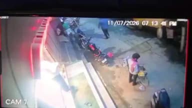 गाज़ीपुर: गाजीपुर में छोटे भाई ने बेटे संग बड़े भाई को सड़क पर घसीटकर पीटा, इलाज के दौरान हुई मौत, LIVE CCTV में कैद हुई वारदात