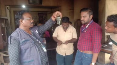 தருமபுரி: தர்மபுரி, செட்டிகரைப்பகுதியில் உணவு பாதுகாப்புத் துறையினர் ஆய்வில் பழைய இறைச்சி மற்றும் விதிமீறல்கள் காணப்பட்ட கடைகளுக்கு அபராதம் மற்றும் எச்சரிக்கை