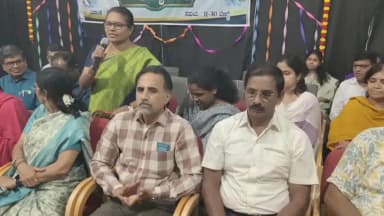 ಮದ್ದೂರು: ಶಿವಾರಗುಡ್ಡ ಗ್ರಾಮದ ಜವಾಹರ ನವೋದಯ ವಿದ್ಯಾನಿಲಯದ ಎಂಪಿ ಸಭಾಂಗಣದಲ್ಲಿ ಪೋಷಕರ-ಶಿಕ್ಷಕರ ಸಭೆ