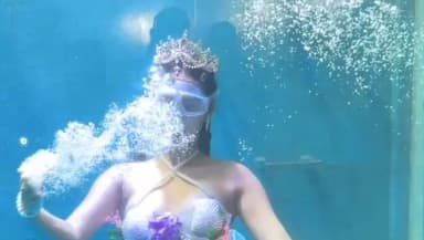 পশ্চিম যোৰহাট: যোৰহাট আনন্দ মেলাত থাইলেণ্ড-ৰাছিয়াৰ জলপৰীৰ জলক্ৰীড়া, দৰ্শকৰ উপচি পৰা ভিৰ