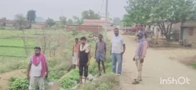 पिपरा: तुरी गांव के सड़क में गाइड वाइल निर्माण में संवेदक द्वारा लापरवाही से ग्रामीण नाराज़,जल्द निर्माण कराने का किया मांग