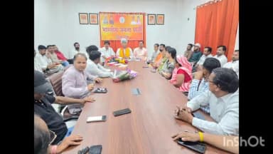 दूनी: भारतीय जनता पार्टी की बैठक भाजपा जिला कार्यालय में जिलाध्यक्ष चंद्रवीर सिंह चौहान की अध्यक्षता में आयोजित हुई
