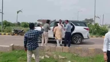 ग्वालियर गिर्द: ग्वालियर में प्रभारी मंदिर तुलसी सिलावट ने लगाया एक पेड़ मां के नाम पौधा