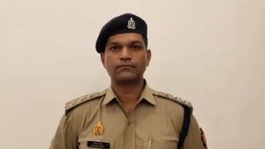 PS बिथरी चैनपुर पर छेडछाड़ के आरोपी द्वारा पूछताछ के दौरान शराब के नशे में थाना कार्यालय के शीशे के गेट पर हाथ मारकर स्वयं को घायल करने पर तत्काल उपचार हेतु अस्पताल भर्ती कराया गया। घायल की स्थिति समान्य है। प्रकरण में अग्रेत्तर कार्यवाही प्रचलित है। CO हाइवे की बाइट।
#UPPolice https://t.co/8Lg0zrlf6T