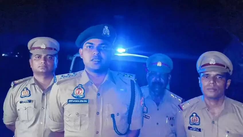 थाना सराय अकिल क्षेत्र अंतर्गत 25 हजार रूपये के इनामिया 04 गोतस्करों को पुलिस मुठभेड़ में गिरफ्तार किया गया। गिरफ्तारी एवं बरामदगी के संबंध में क्षेत्राधिकारी चायल श्री शिवांक सिंह की वीडियो बाइट।
#UPPolice
#kaushambipolice https://t.co/DM82Y7JUcX