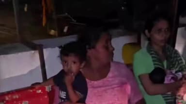 करनाल: करनाल के सरकारी अस्पताल के प्रसूति विभाग में बिजली न होने से लोग दिखाई दिए परेशान