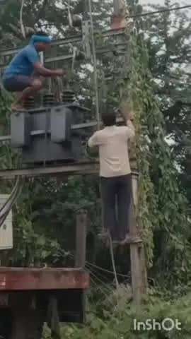 छौड़ाही: ट्रांसफॉर्मर बदलने की मांग पर ग्रामीणों की पहल रंग लाई, एकंबा पंचायत में बहाल हुई बिजली आपूर्ति।