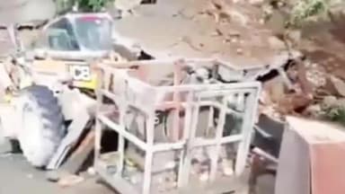 चकराता: चकराता क्षेत्र के अंतर्गत लखवाड़ जलविद्युत परियोजना में भारी मलबा, कई मशीनें और डंपर दबे
