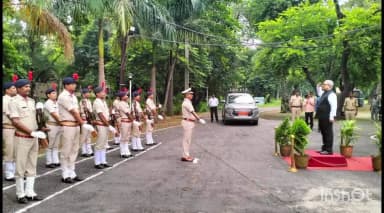 धनबाद/केंदुआडीह: हजारीबाग के प्रमंडलीय आयुक्त पहुंचे धनबाद के सर्किट हाउस अनुमंडल दंडाधिकारी ने किया स्वागत