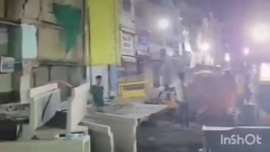 उज्जैन शहर: महाकाल की सवारी के दिन नजदीक आते ही रात के सन्नाटे में भी युद्ध स्तर पर जारी है विकास कार्य।